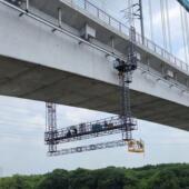 桥梁排水管施工台车无线遥控高架下水管安装 电缆施工吊篮防撞台车