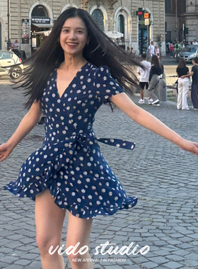 张婧仪同款蓝色小雏菊短袖连衣裙女25夏法式气质显瘦碎花茶歇裙子