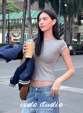明星同款灰色正肩短袖T恤女25夏修身辣妹显瘦内搭卡戴珊短款上衣