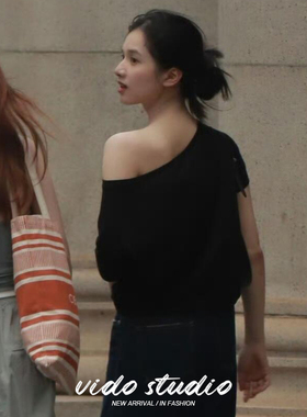 张婧仪同款黑色宽松休闲短袖T恤夏一字斜肩露肩辣妹氛围感上衣女