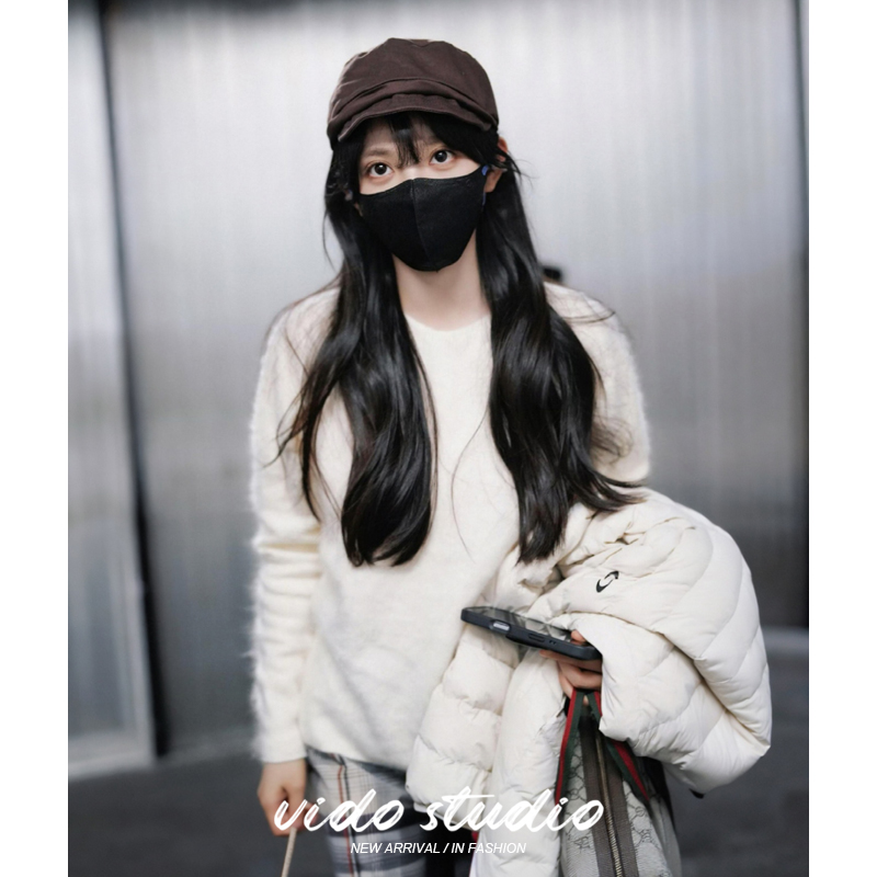 极简风羊毛衫米白色圆领毛衣