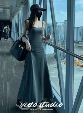 赵露思同款灰色修身吊带连衣裙女25春夏气质辣妹显瘦内搭度假长裙