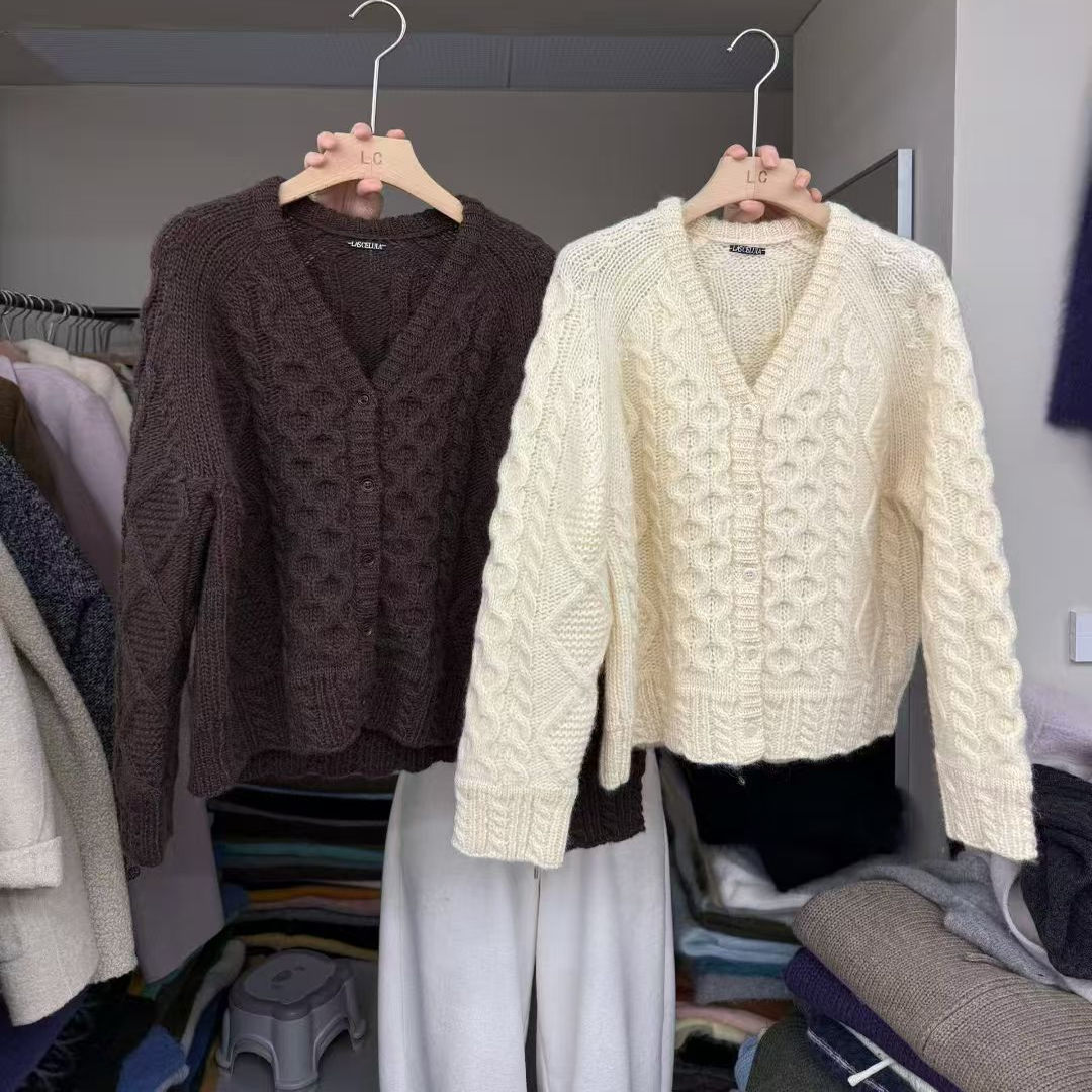 V领麻花针织开衫女毛衣外套