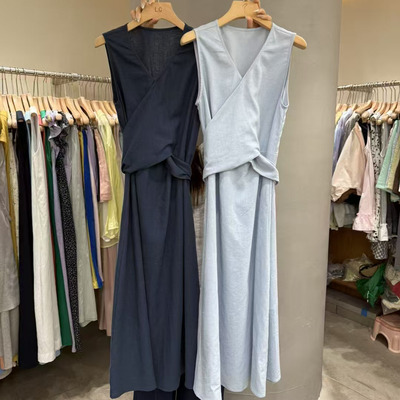 V领无袖连衣裙收腰气质长裙