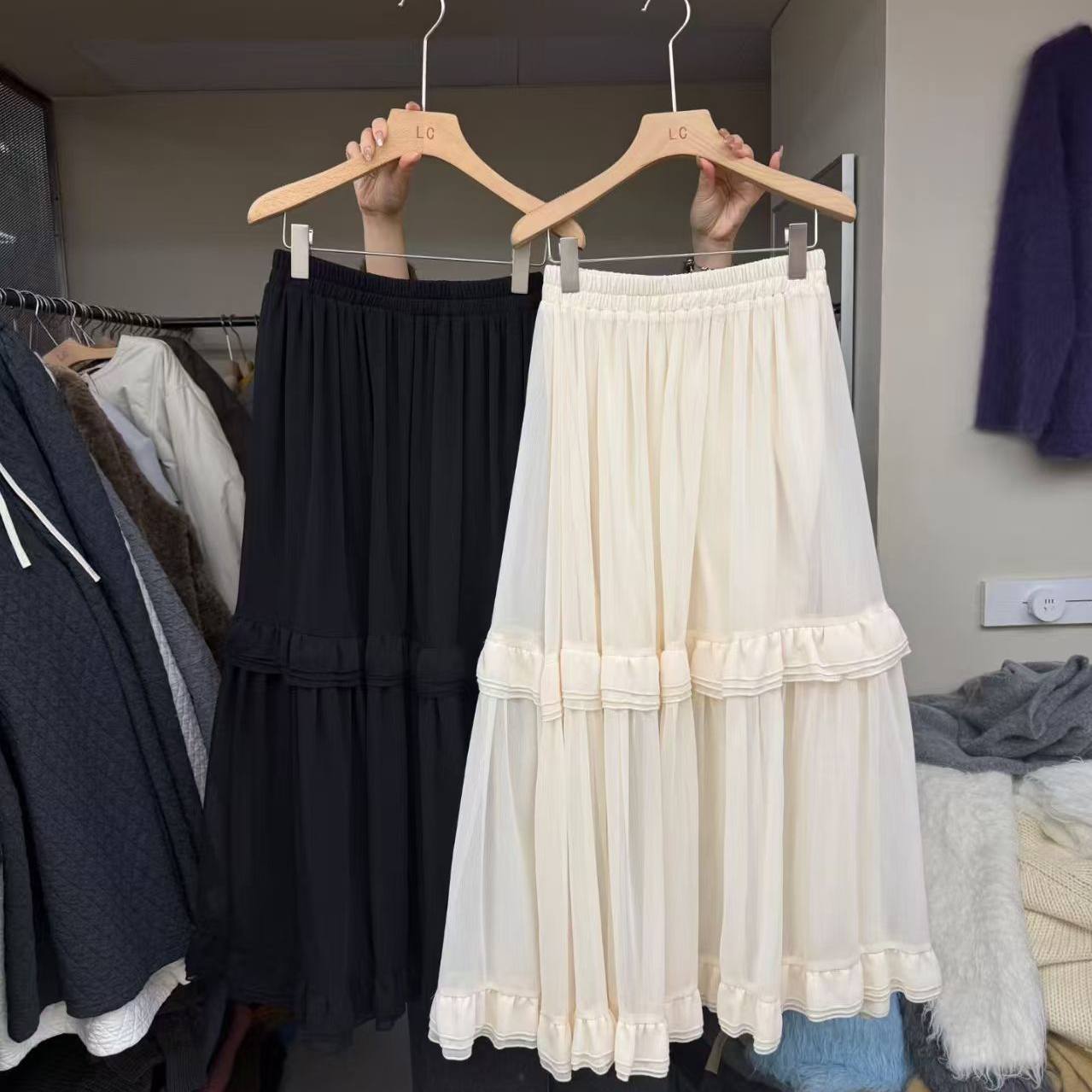 甜美加绒木耳边A字蛋糕半身裙