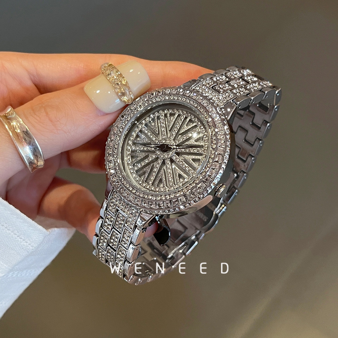 女表设计感满钻时尚2025新款