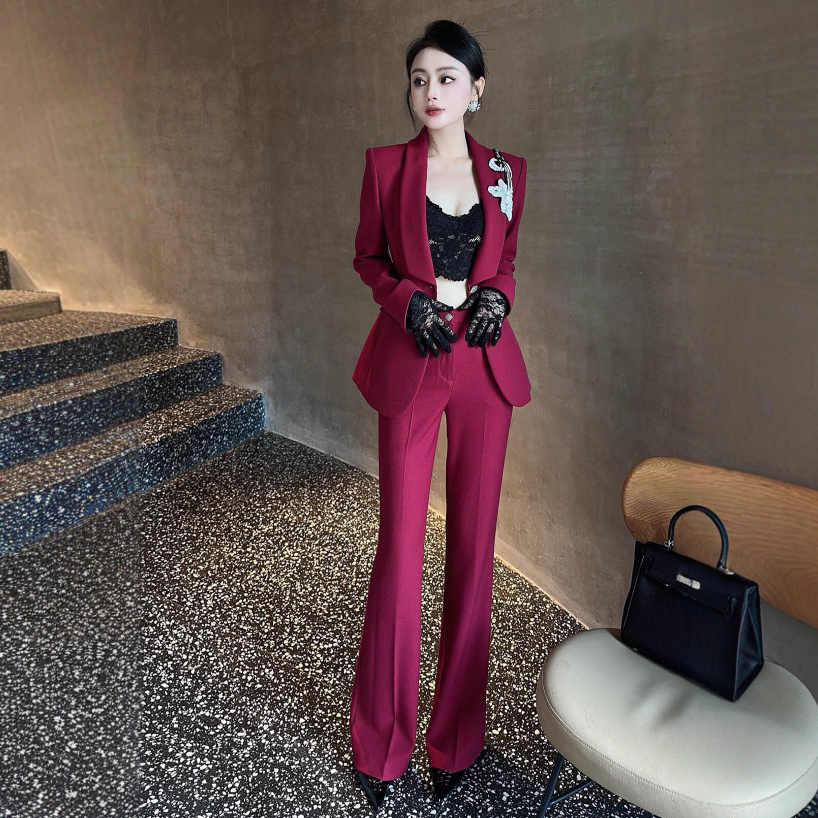 2026年秋季新款时尚减龄职业套装女设计感小众西装外套微喇裤套装