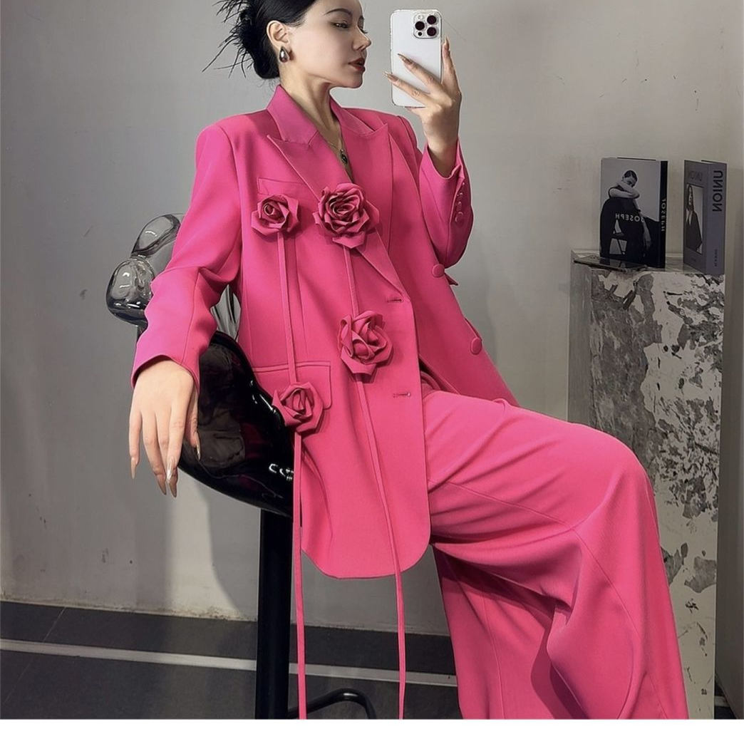 高级感时尚套装2026春季超好看洋气减龄花朵套装阔腿裤两件套垫肩