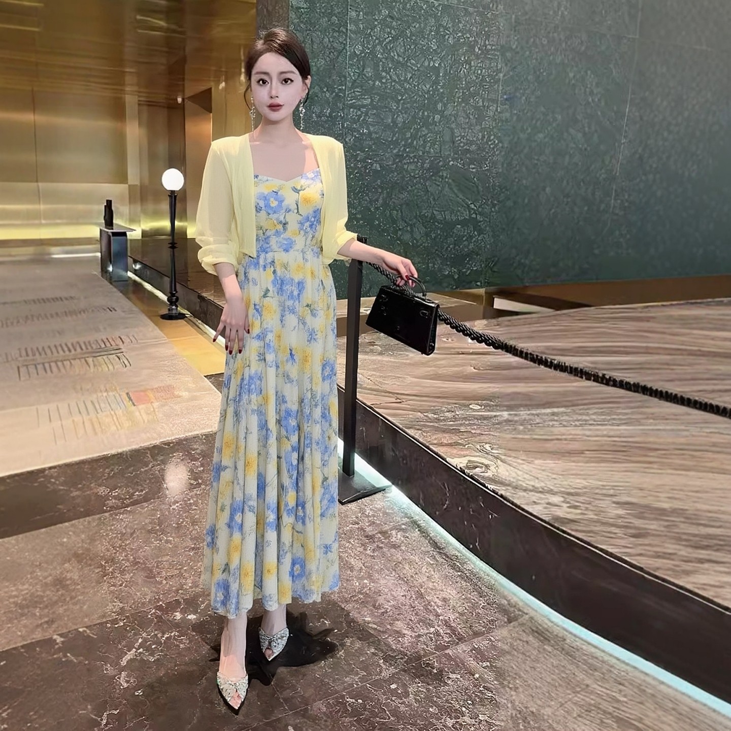 春季多巴胺黄碎花吊带连衣裙套装