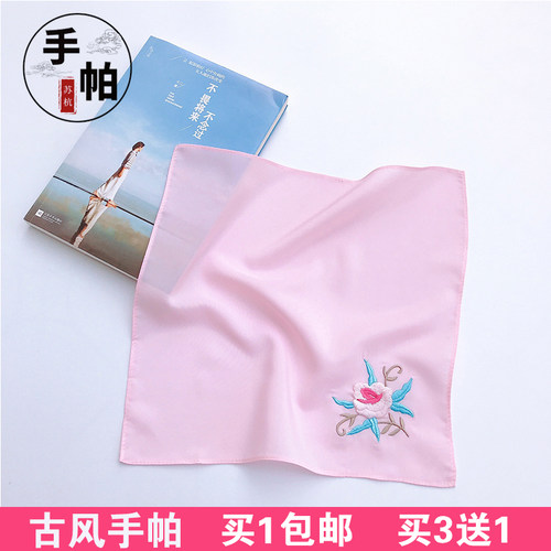 儿童学生有一个姑娘演出古装手帕
