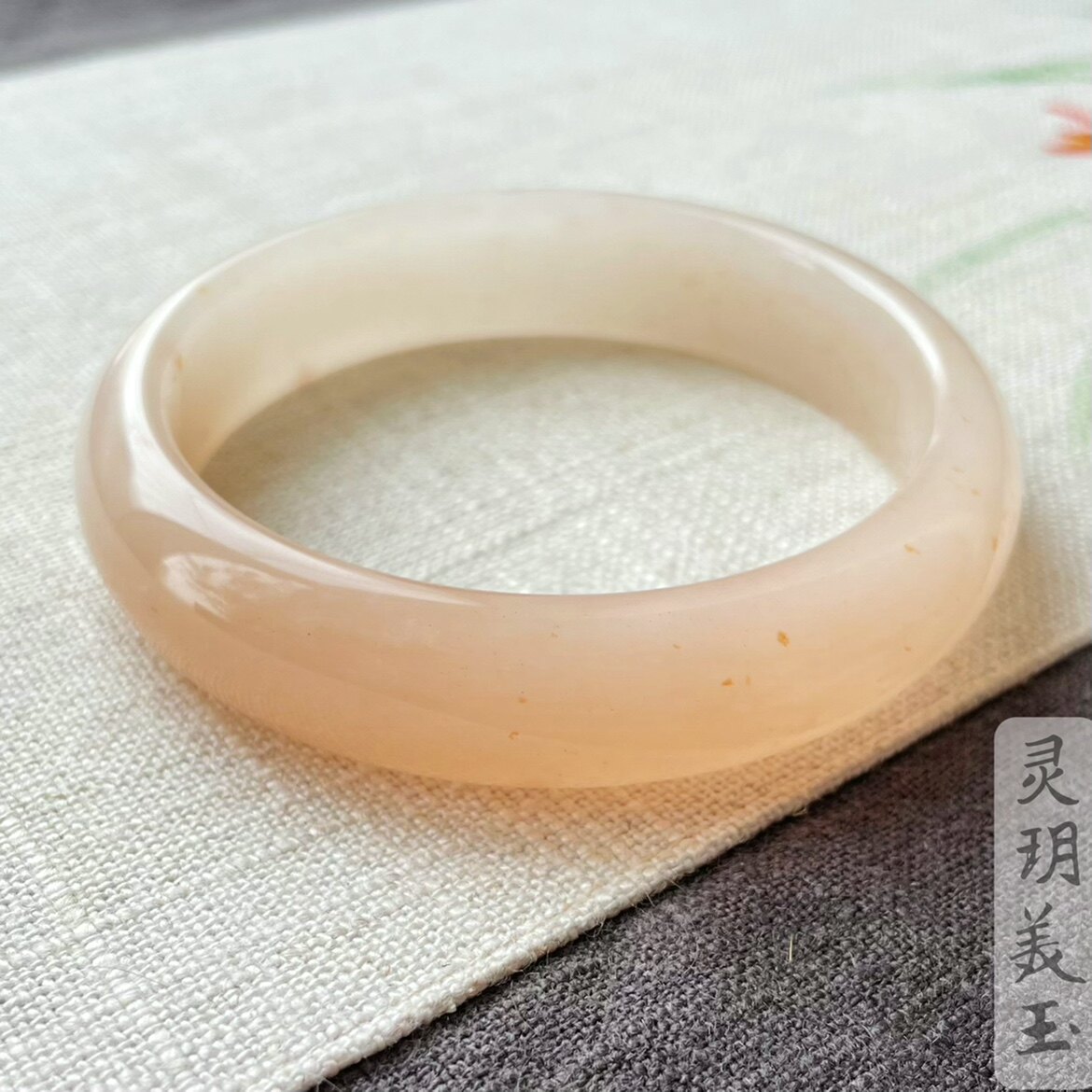 玉手镯俏粉金丝玉甜美天然无优化