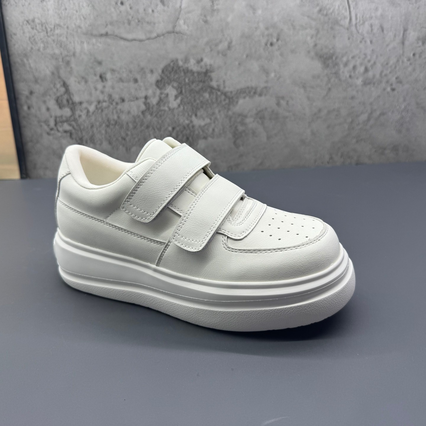 2026春季新款撤柜断码圆头厚底韩版小白鞋魔术贴学院风板鞋女鞋,女鞋,休闲板鞋,淘宝优惠券,粉丝福利购,淘宝优惠卷