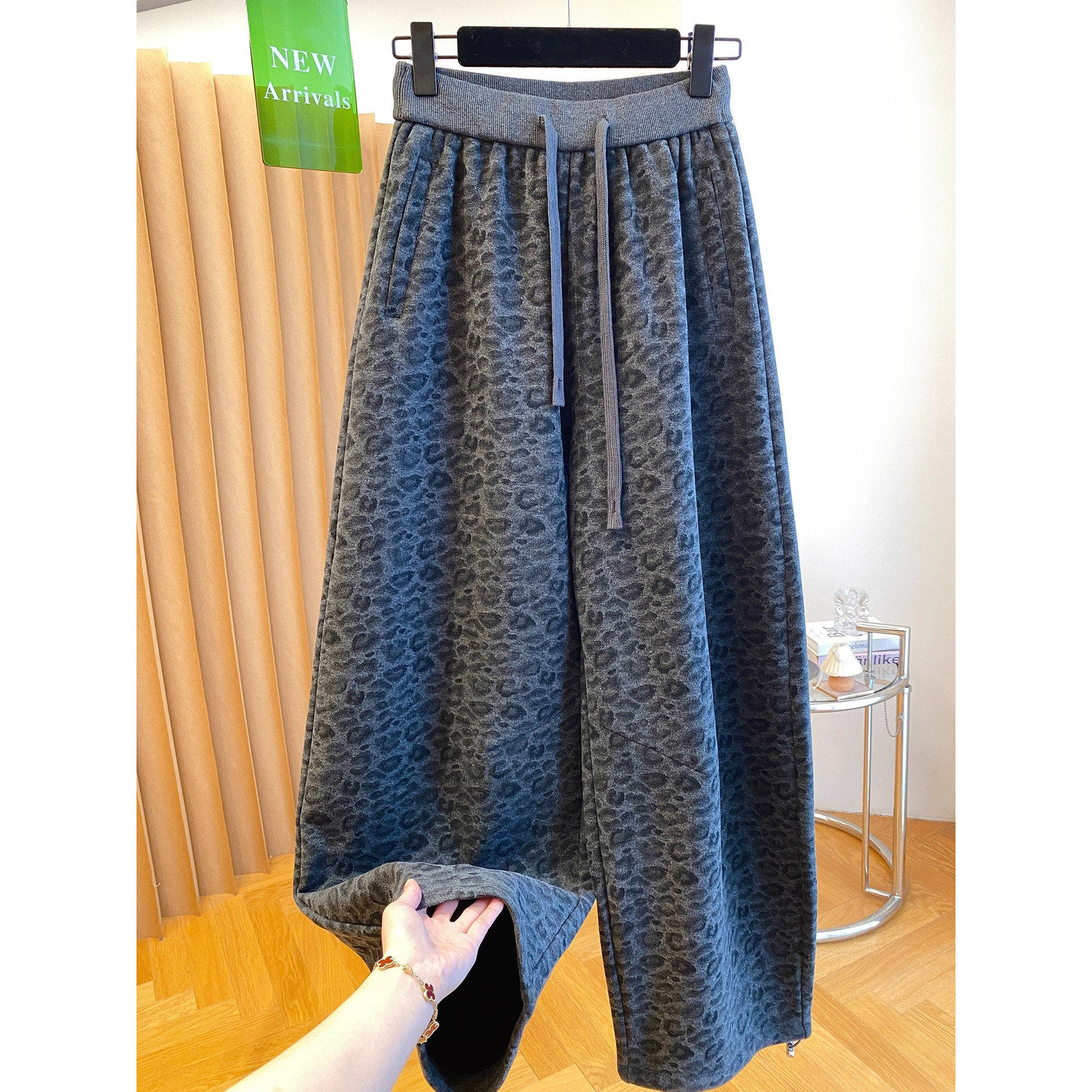 高级感加厚加绒豹纹裤子女冬2025新款宽松休闲卫裤阔腿裤弯刀裤子,女装/女士精品,休闲裤,淘宝优惠券,粉丝福利购,淘宝优惠卷