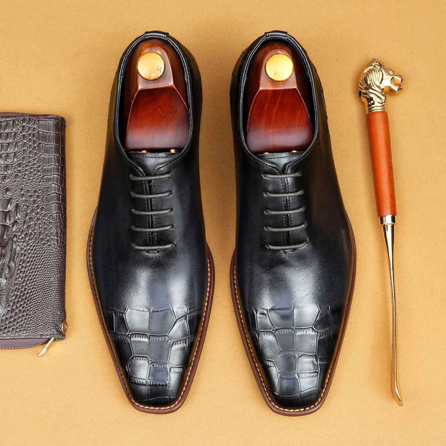 英式手工布洛克皮鞋男款头层牛皮尖头时尚雕花商务正装结婚男鞋潮