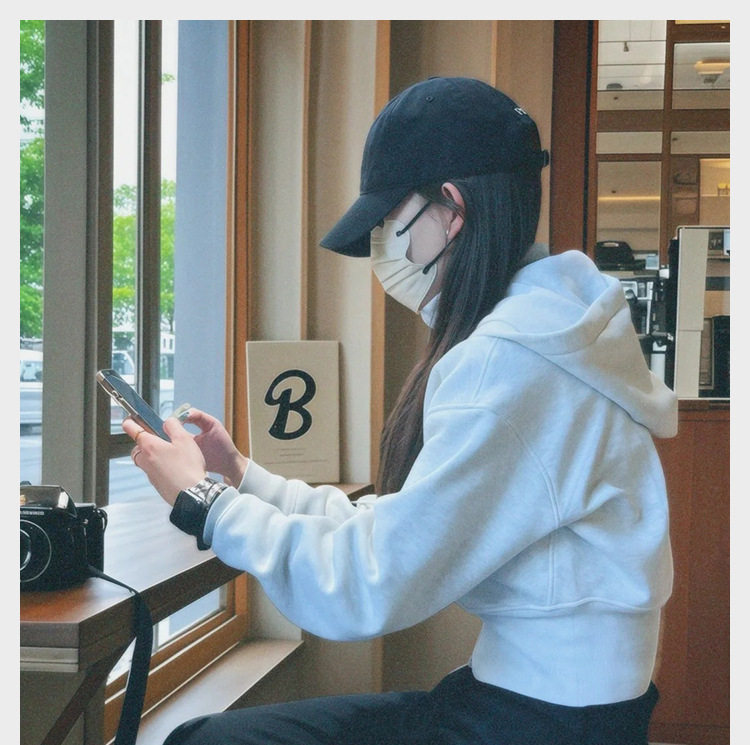 秋冬季连帽卫衣外套灰色女加绒修身收腰短款上衣流行穿搭美式开衫