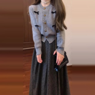 秋冬小个子灰色针织开衫毛衣女2025新款高级感复古半身裙两件套装
