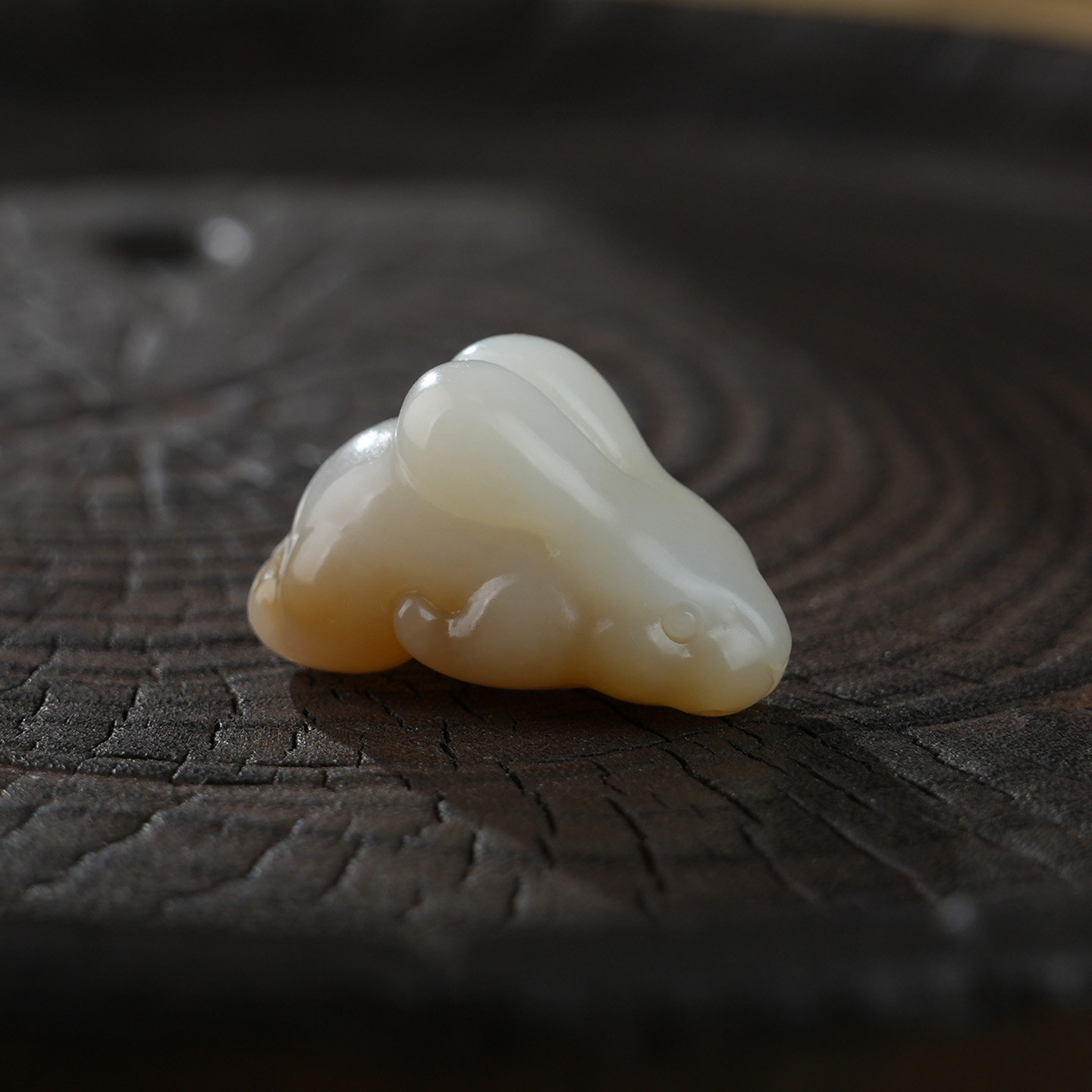 和田玉白玉生肖兔吊坠带证书