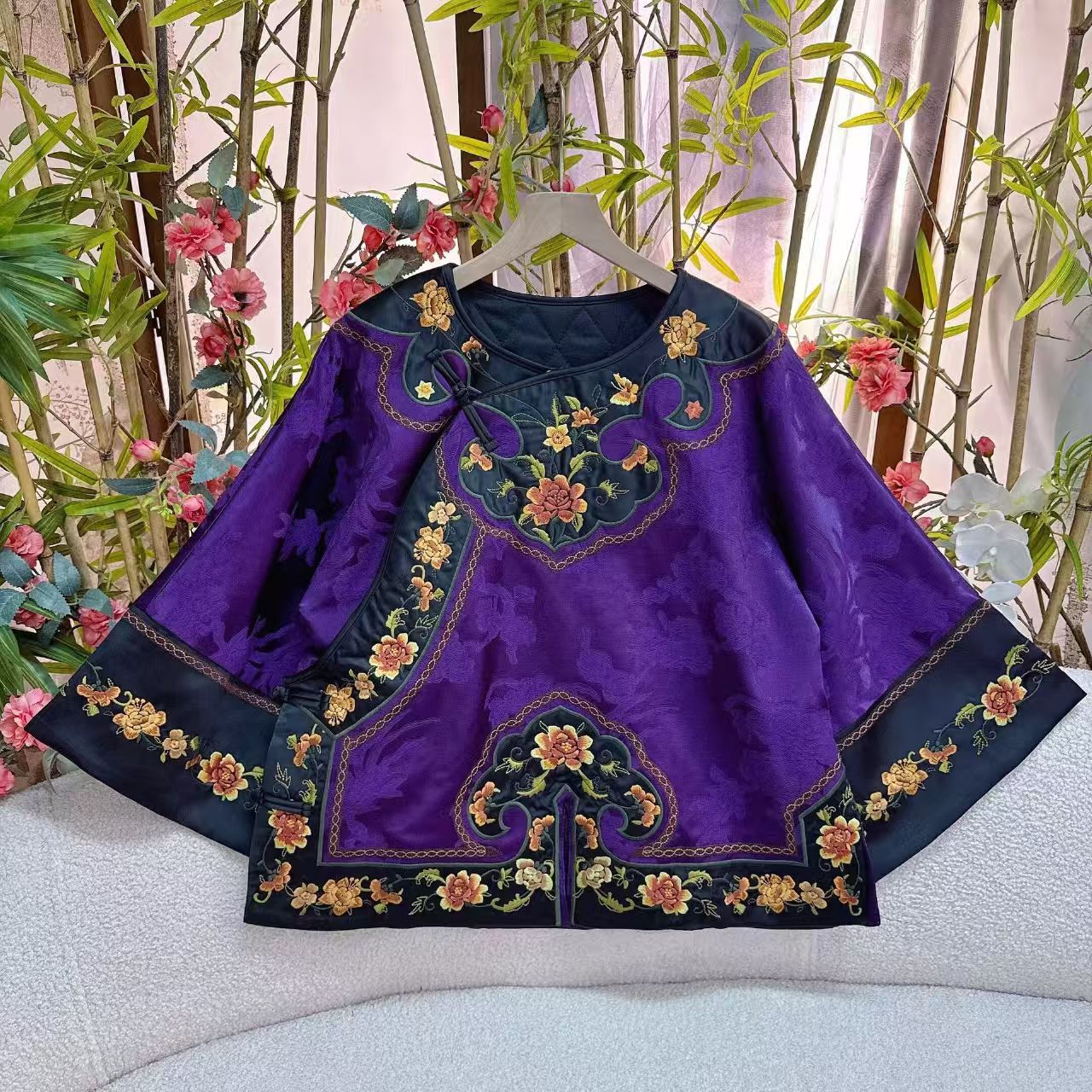 冬季新中式重工刺绣国风缎面夹棉外套女加厚唐装汉服长袖棉衣