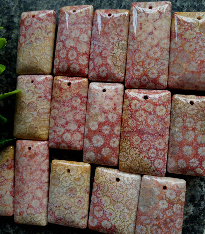 已出 欣赏 天然印尼珊瑚玉吊坠项链老料彩花精品锁骨挂件菊花石