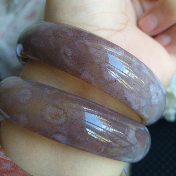 已结缘  紫色白花果冻天然印尼珊瑚玉手镯60大花圈口菊花原石手排