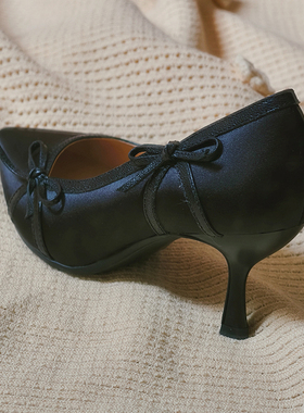 奈里法式复古优雅黑色绸缎蝴蝶结细跟尖头高跟鞋大码40酒杯跟瓢鞋