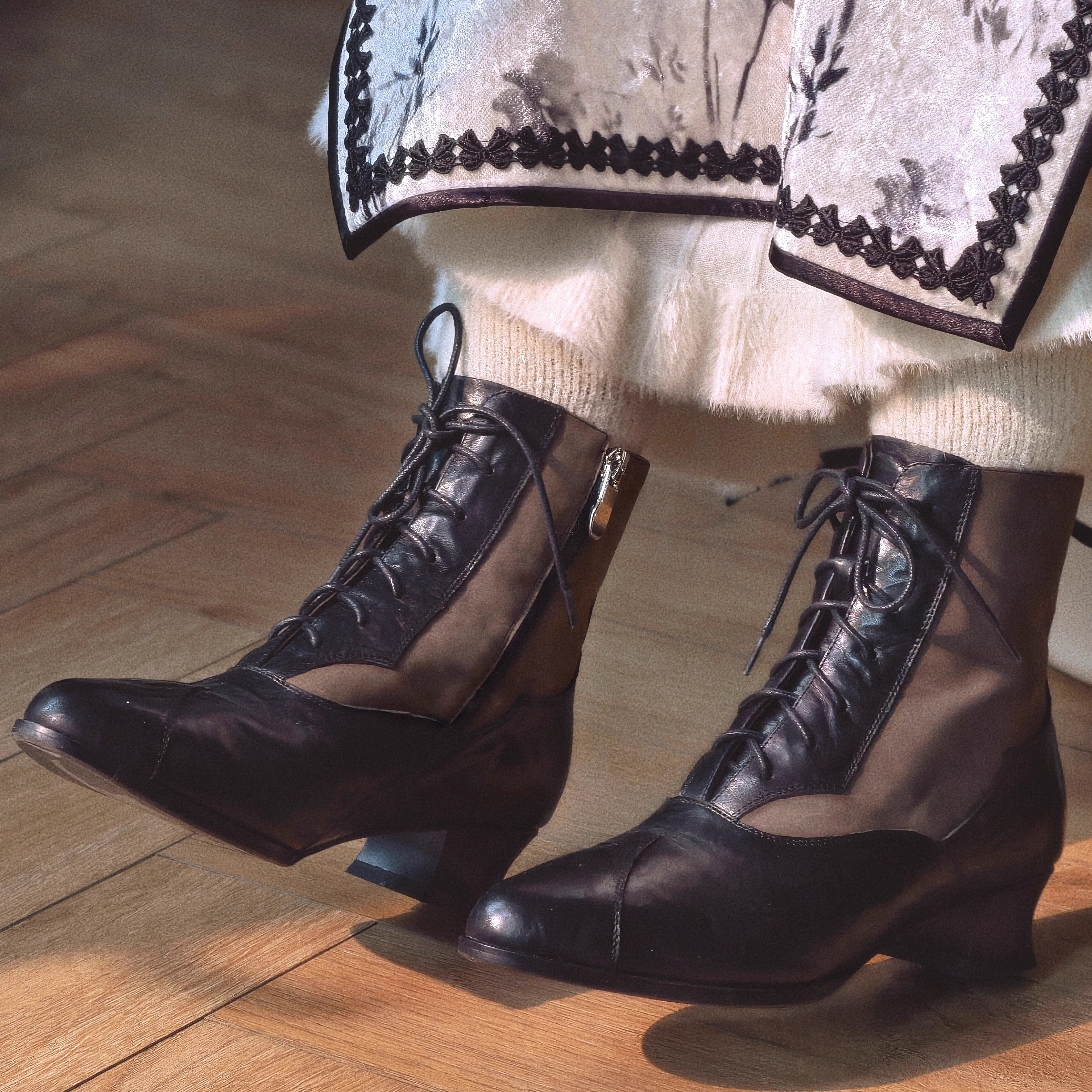 法式复古牛皮拼接气质粗跟短靴