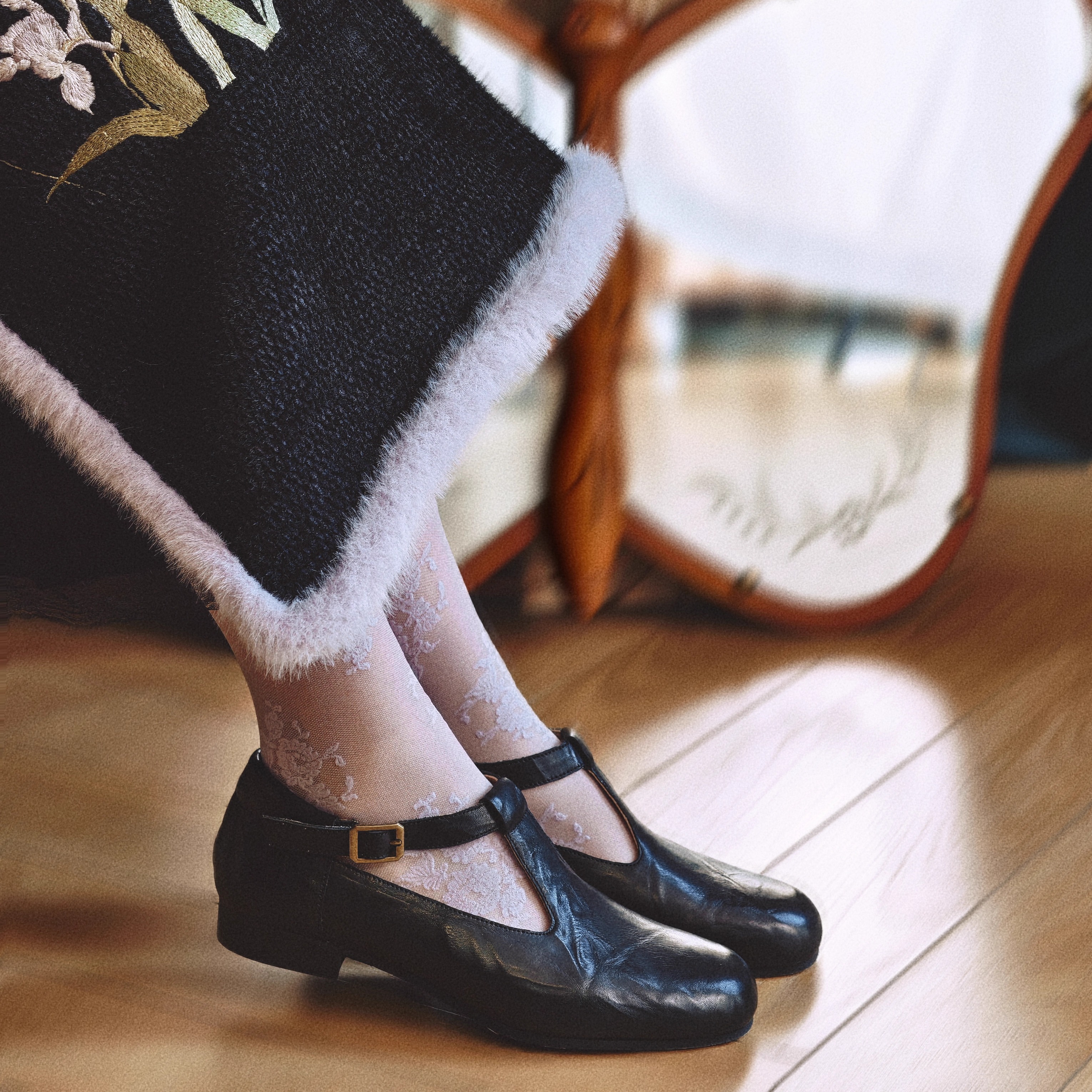 奈里牛皮百搭丁字带平跟小皮鞋