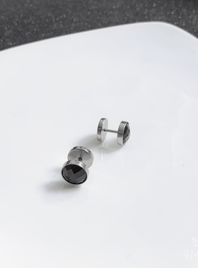 简约圆形黑色锆石耳丁钛钢男士耳钉男款单只潮男生高级感螺丝耳饰