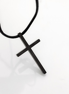 钛钢男士黑色十字架项链时尚百搭