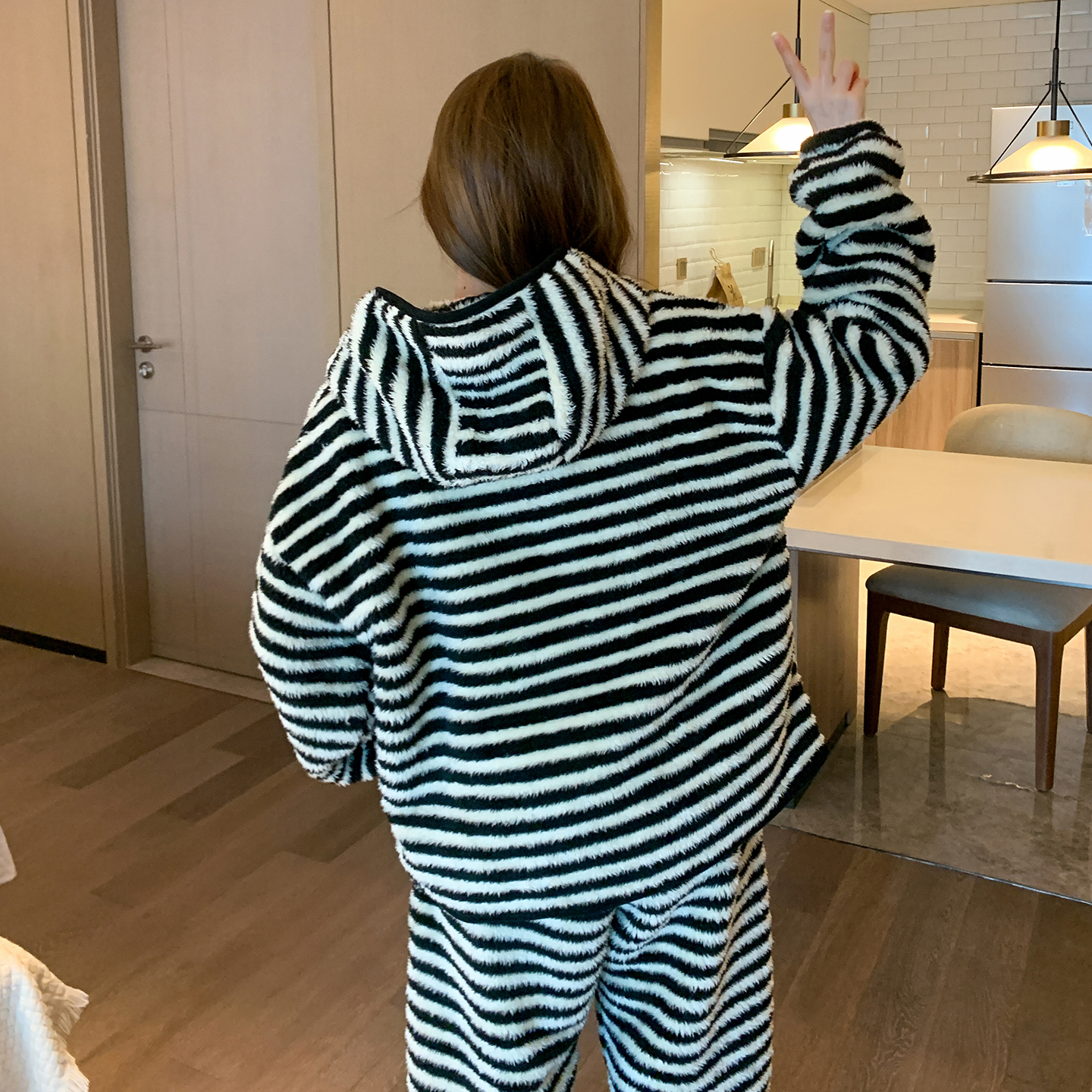 趣页可外穿睡衣女秋冬季珊瑚绒加厚家居服冬款长袖保暖法兰绒套装