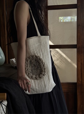 oneblue nook 丨织章系列 古董感肌理褶皱自然感 单肩布袋