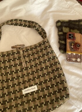 OneBlueNook丨日系复古编织混色羊毛 果绿色牛角扣单肩腋下布袋