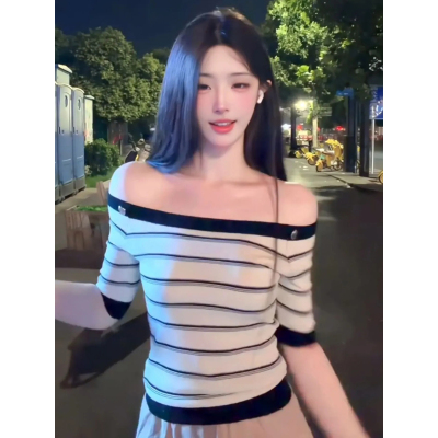 韩女撞色条纹一字肩针织短袖T恤女夏季2026超火减龄修身短款上衣