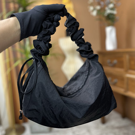 韩国小众设计包尼龙腋下包手提斜挎皱褶女包单肩托特慵懒风云朵包