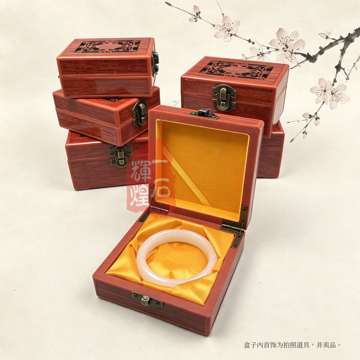 珍藏品镂空首饰盒仿实木手镯核桃把件收纳礼品盒吊坠摆件项链盒子