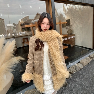 FOUR SEVEN百搭显瘦保暖配围巾高仿真皮草边羽绒内里格子小香外套
