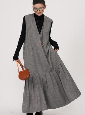 谭烟米 灰色磨毛深V领感薄呢褶裥鱼尾摆宽松原创小众背心连衣裙春