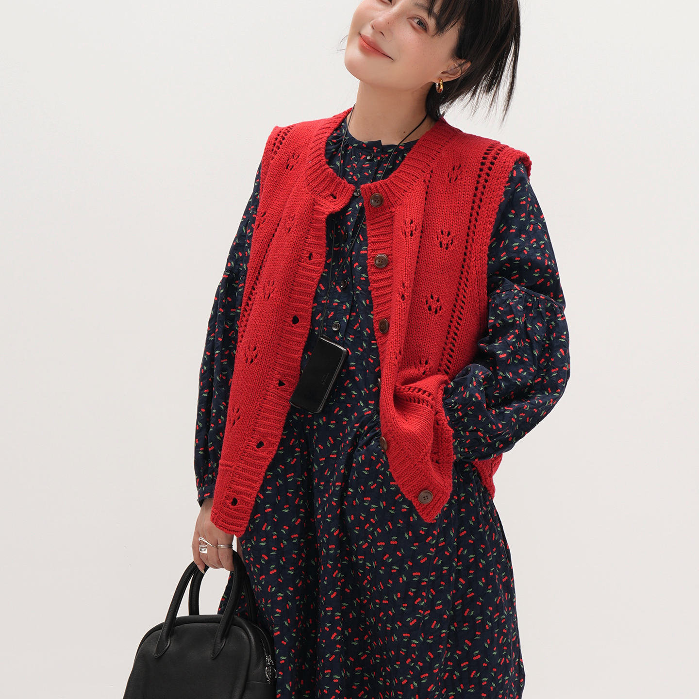 谭烟米 红色复古镂空针织开衫女宽松显瘦大码无袖毛衣马甲背心秋