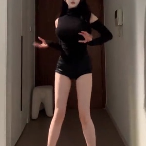 女主播擦边涤纶性感长袖