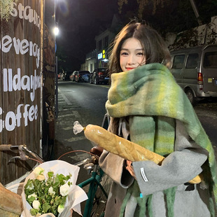 网红款巨显白绿色条纹围巾女初中生女冬季保暖长款加厚感条纹围脖