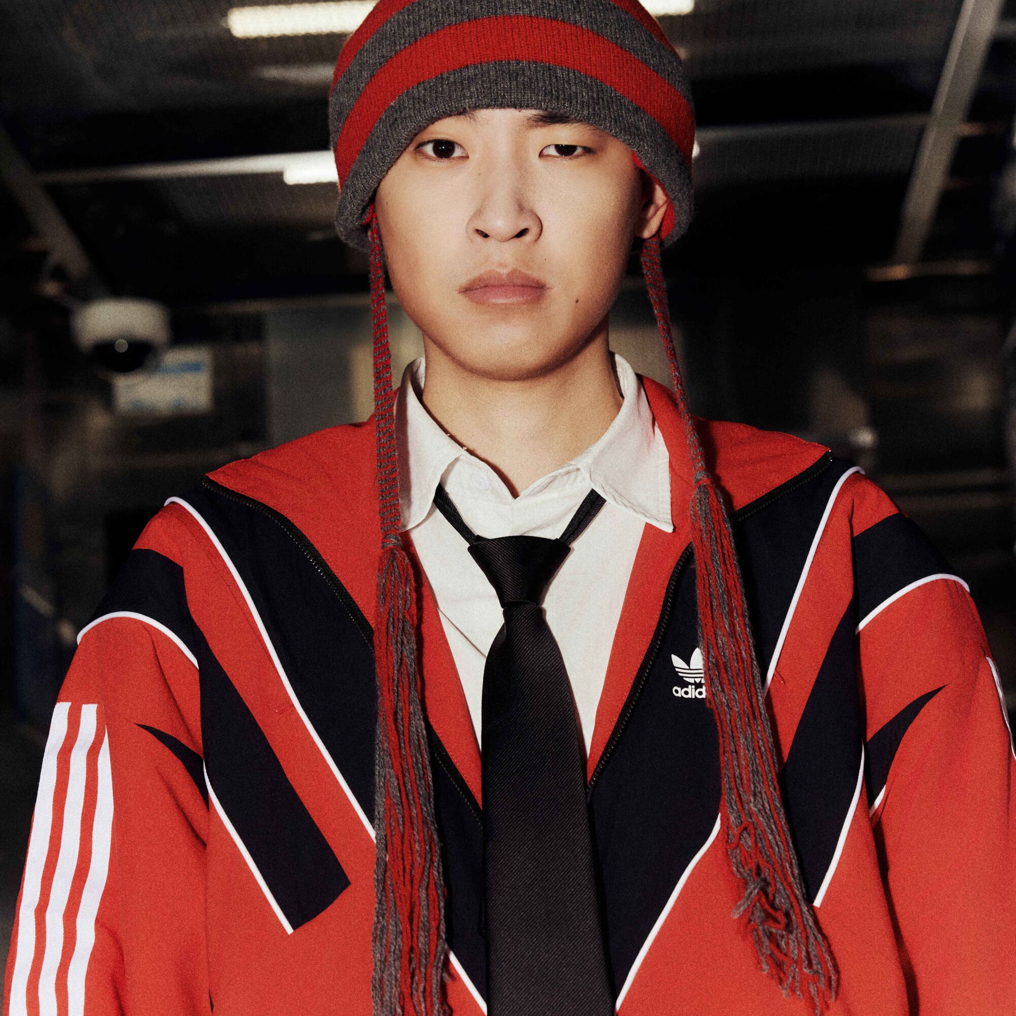 阿迪达斯三叶草男女情侣款赛车风复古立领运动夹克外套