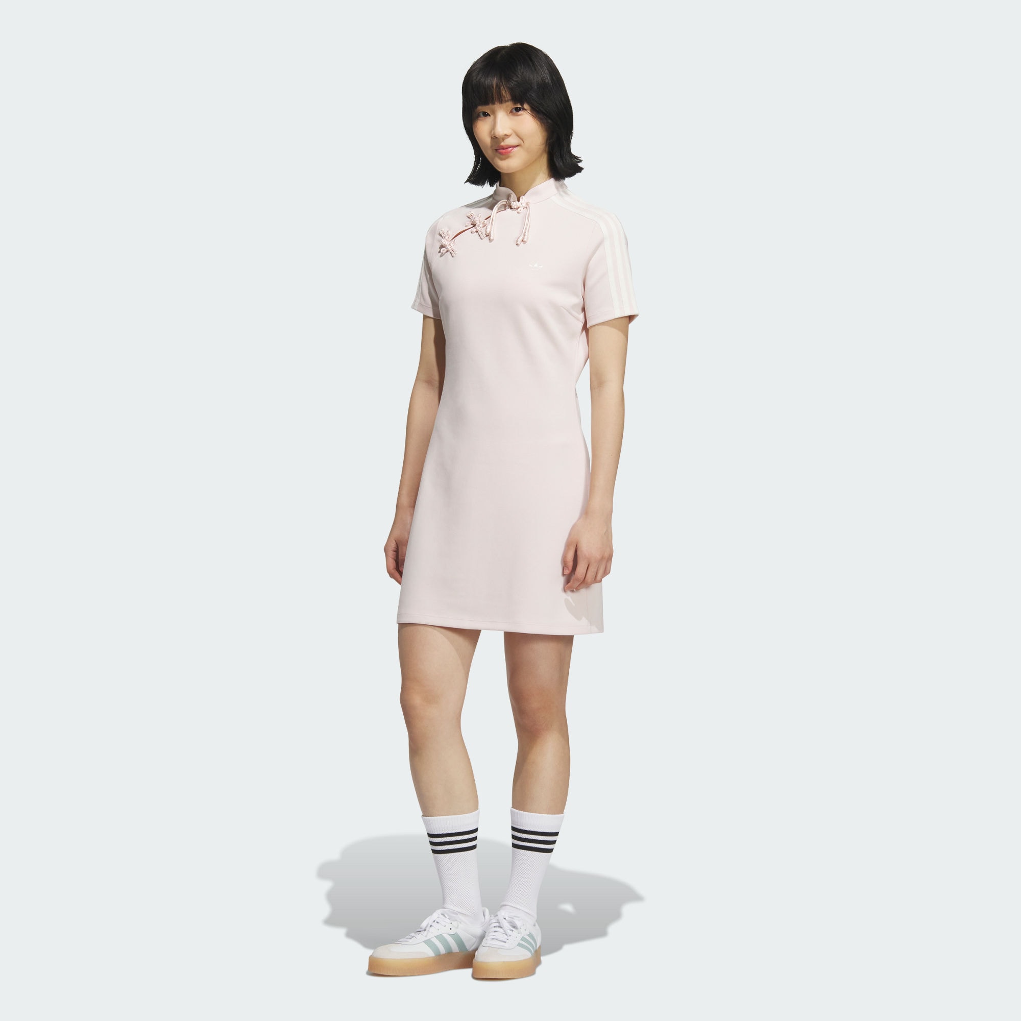阿迪达斯三叶草女子经典新中式运动短袖连衣裙KB6410