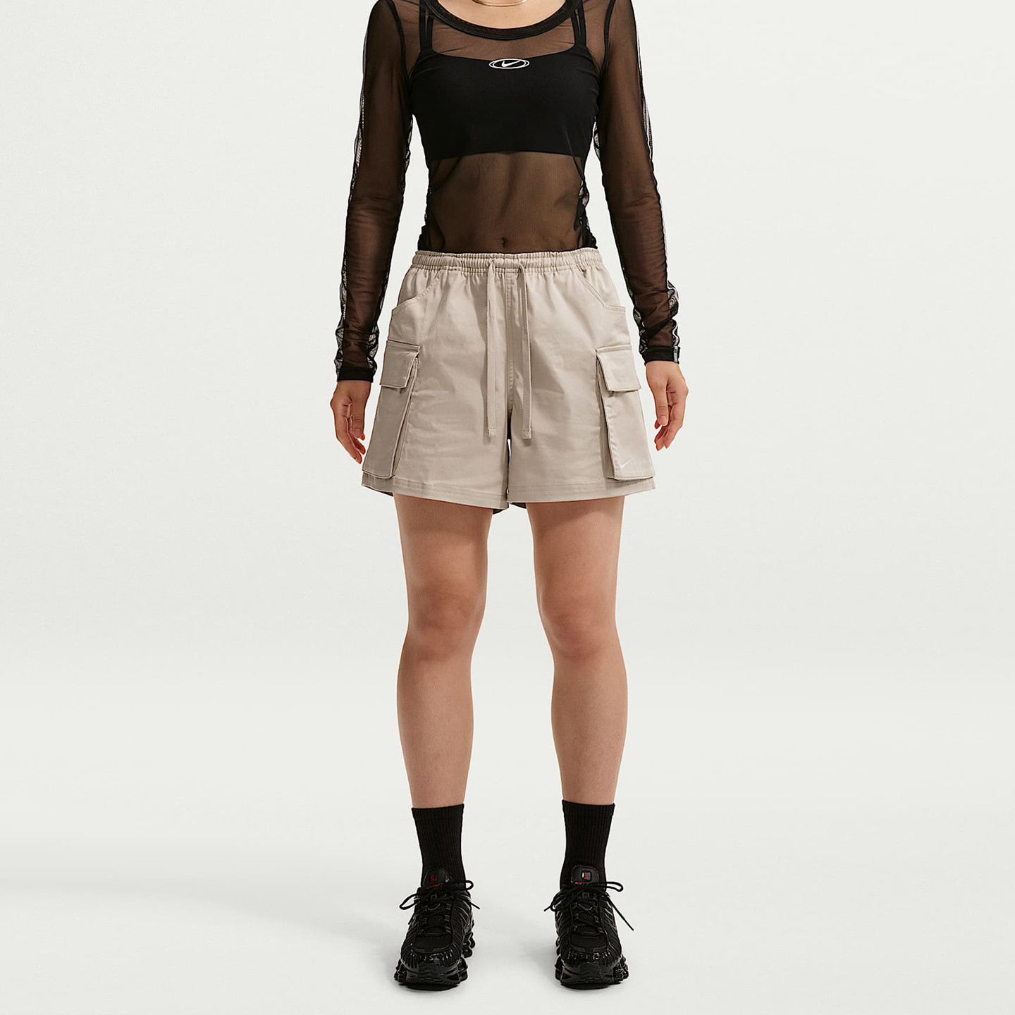 耐克Nike Sportswear女子宽松中腰梭织工装短裤IV5010