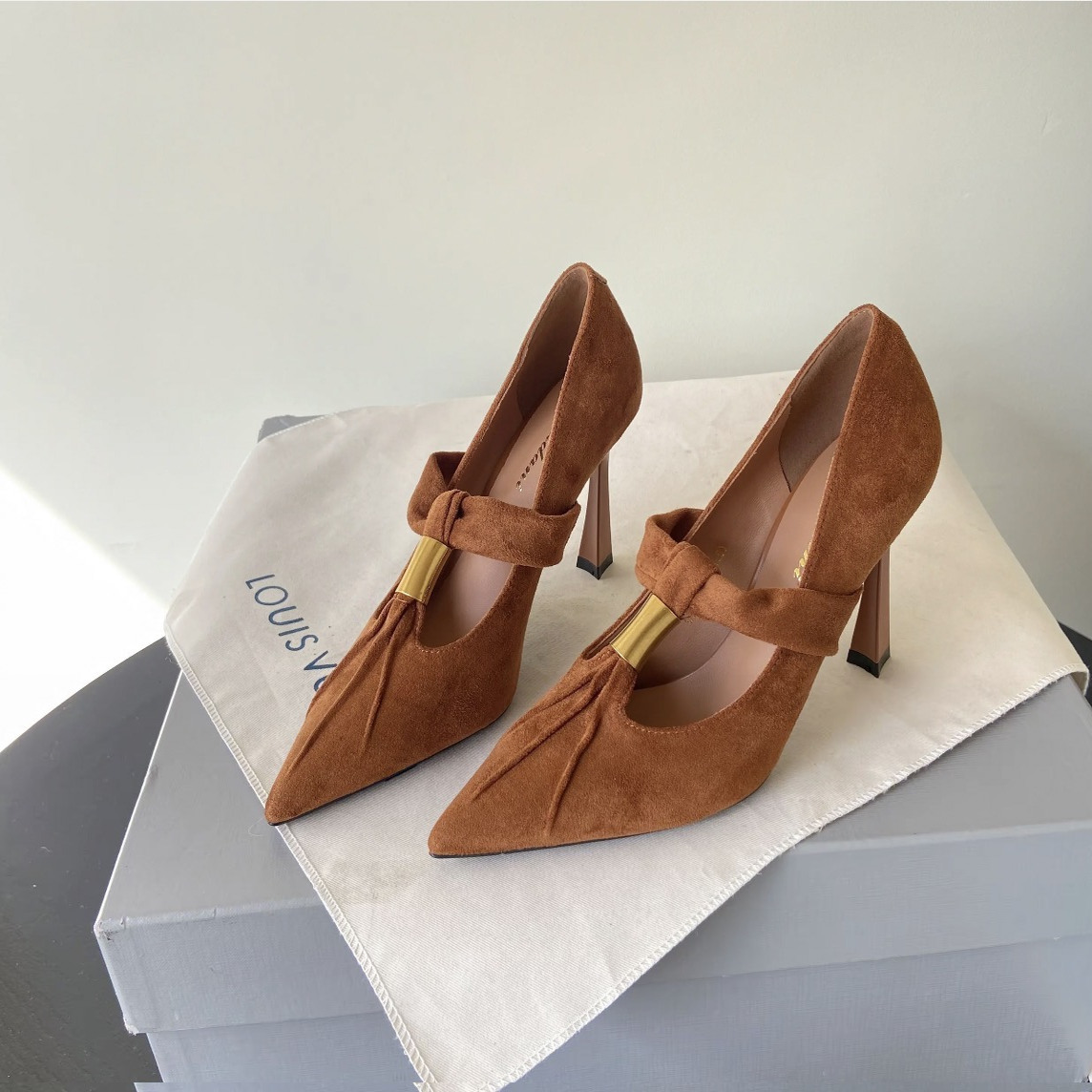 法式尖头浅口单鞋女细跟绒面