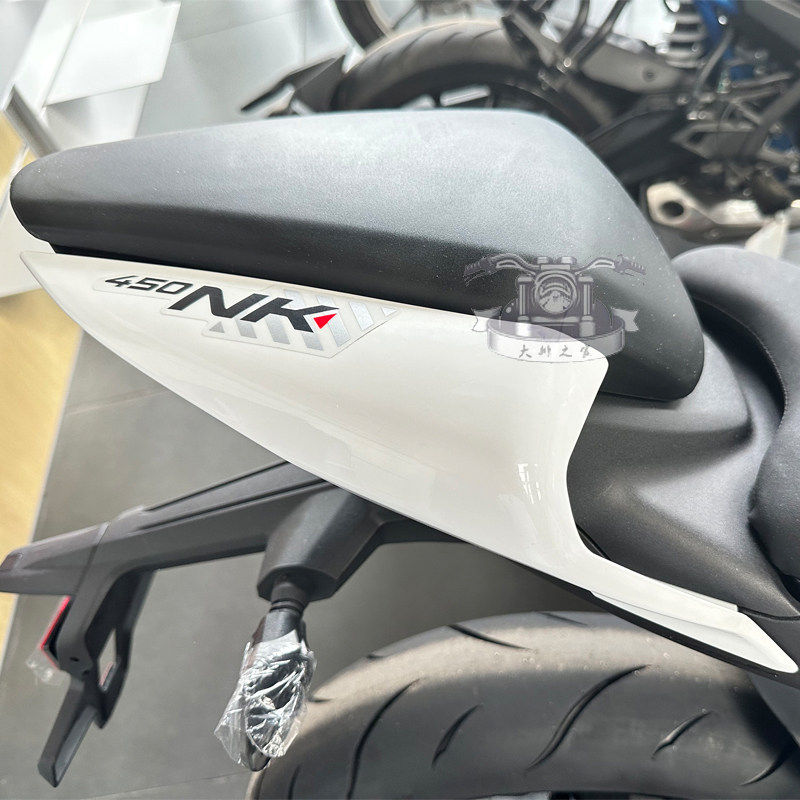 cfmoto春风450nk后尾罩 原厂配件后座垫护板 尾灯护罩 摩托车外壳