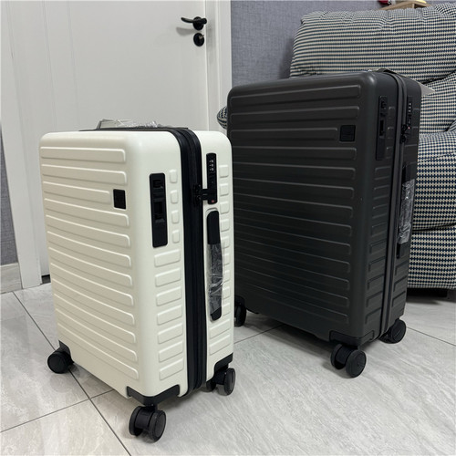 PC刹车万向轮耐磨防爆行李箱