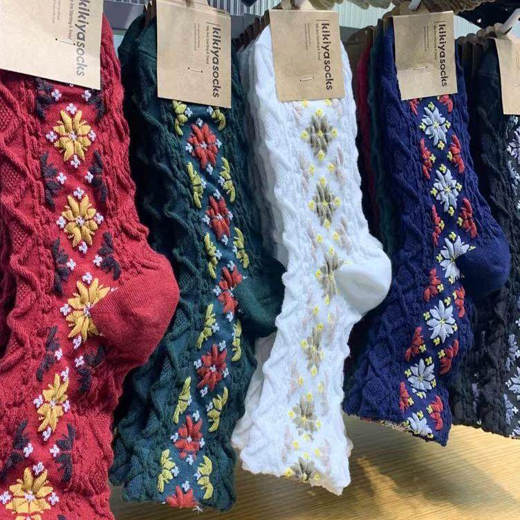 韩国东大门进口代购kikiyasocks麻花纹浮雕泫雅针织中筒女袜子秋