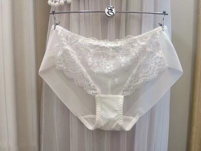 蕾丝性感女士修身内裤EBLIN