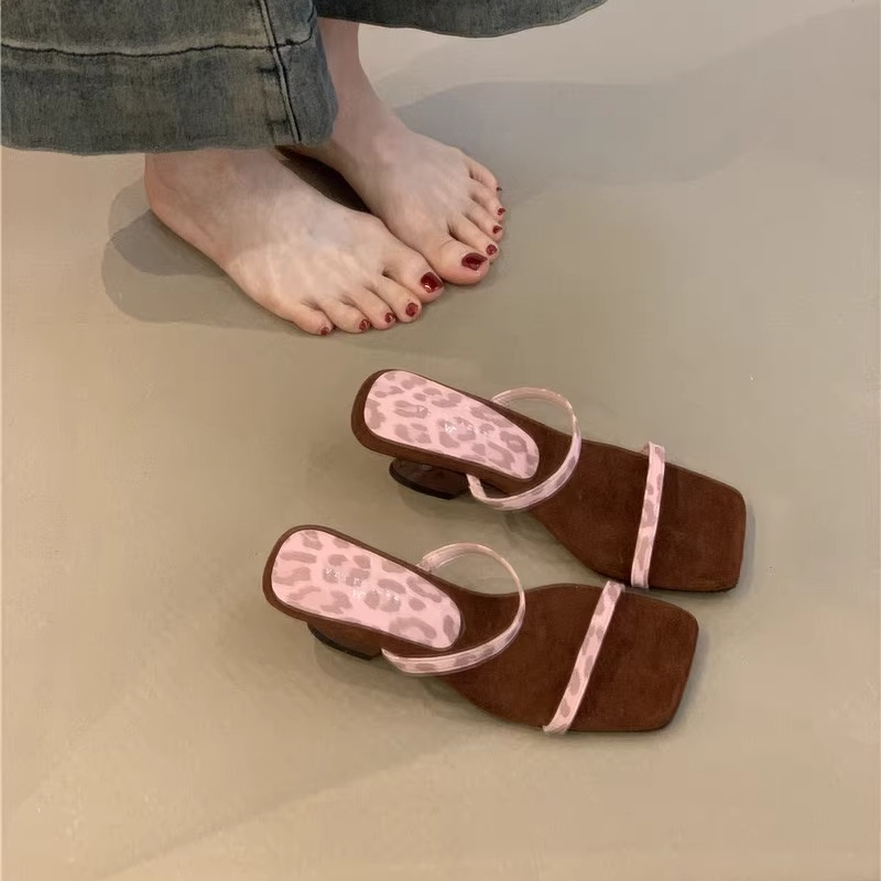 设计感小众凉鞋女外穿2025年夏季法式气质名媛粉豹纹露趾坡跟凉鞋