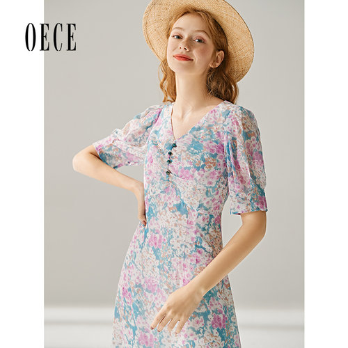 Oece夏装新款女装 花园温柔法式熏衣紫碎花V领修身连衣裙